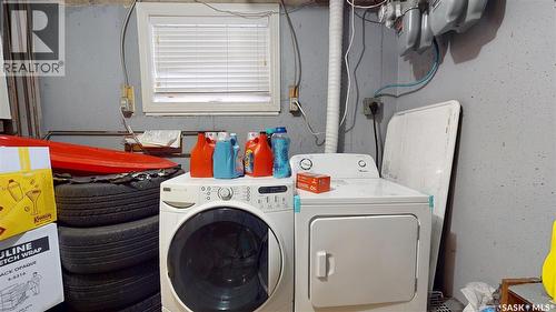1208 Bond Street, Regina, SK - Indoor Photo Showing Laundry Room