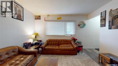 1208 Bond Street, Regina, SK - Indoor Photo Showing Living Room