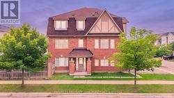 27 MIDHOPE WAY Brampton, ON L6Y 5W6