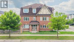 27 MIDHOPE WAY Brampton, ON L6Y 5W6