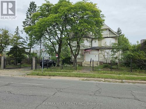 24 BURGAR STREET  Welland, ON L3B 2S7