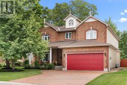 40 BON ECHO CRESCENT  Ottawa, ON K2M 2W6