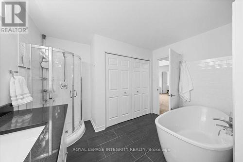 40 Bon Echo Crescent, Ottawa, ON - Indoor Photo Showing Bathroom