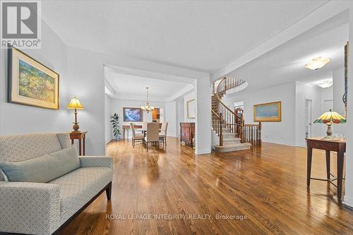 40 Bon Echo Crescent, Ottawa, ON - Indoor Photo Showing Living Room