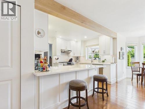 3400 Ontario Ave, Powell River, BC - Indoor Photo Showing Kitchen With Upgraded Kitchen