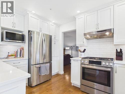 3400 Ontario Ave, Powell River, BC - Indoor Photo Showing Kitchen With Upgraded Kitchen