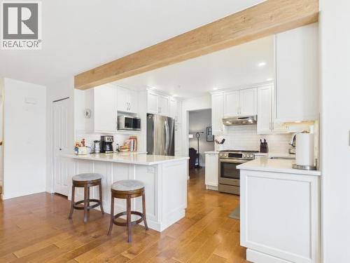 3400 Ontario Ave, Powell River, BC - Indoor Photo Showing Kitchen With Upgraded Kitchen