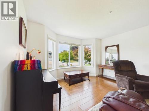 3400 Ontario Ave, Powell River, BC - Indoor Photo Showing Living Room