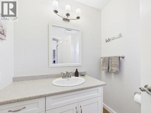 3400 Ontario Ave, Powell River, BC - Indoor Photo Showing Bathroom