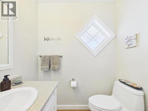 3400 Ontario Ave, Powell River, BC - Indoor Photo Showing Bathroom