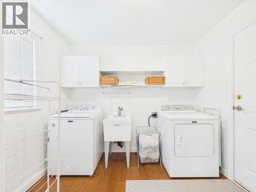 3400 Ontario Ave, Powell River, BC - Indoor Photo Showing Laundry Room
