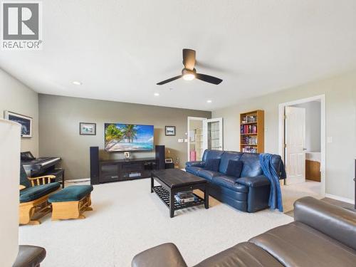 3400 Ontario Ave, Powell River, BC - Indoor
