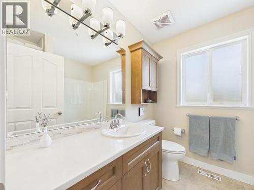3400 Ontario Ave, Powell River, BC - Indoor Photo Showing Bathroom