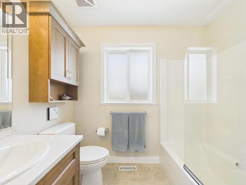 3400 Ontario Ave, Powell River, BC - Indoor Photo Showing Bathroom