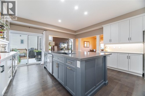 387 Gravel Ridge Trail, Kitchener, ON - Indoor Photo Showing Kitchen With Upgraded Kitchen