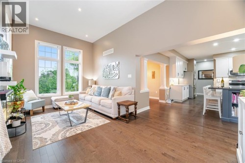 387 Gravel Ridge Trail, Kitchener, ON - Indoor Photo Showing Living Room