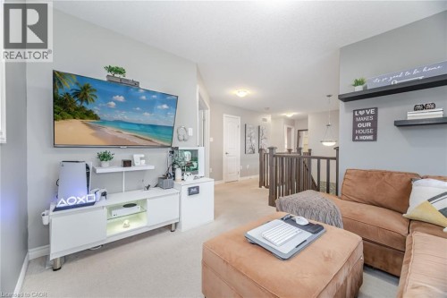 387 Gravel Ridge Trail, Kitchener, ON - Indoor Photo Showing Living Room