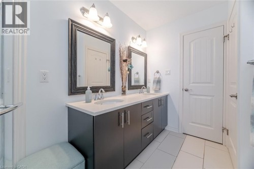 387 Gravel Ridge Trail, Kitchener, ON - Indoor Photo Showing Bathroom