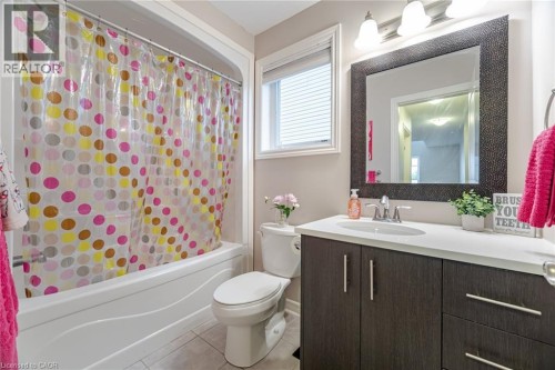 387 Gravel Ridge Trail, Kitchener, ON - Indoor Photo Showing Bathroom