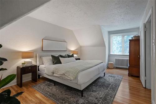 398 Kingston Cr, Winnipeg, MB - Indoor Photo Showing Bedroom
