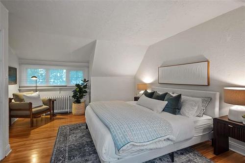 398 Kingston Cr, Winnipeg, MB - Indoor Photo Showing Bedroom