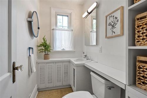 398 Kingston Cr, Winnipeg, MB - Indoor Photo Showing Bathroom