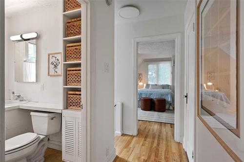 398 Kingston Cr, Winnipeg, MB - Indoor Photo Showing Bathroom