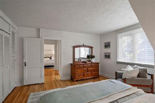 398 Kingston Cr, Winnipeg, MB - Indoor Photo Showing Bedroom