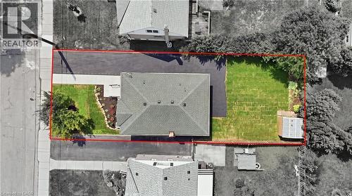 Expansive lot featuring a substantial green lawn, established landscaping, and a paved driveway - 156 East 36Th Street, Hamilton, ON - 