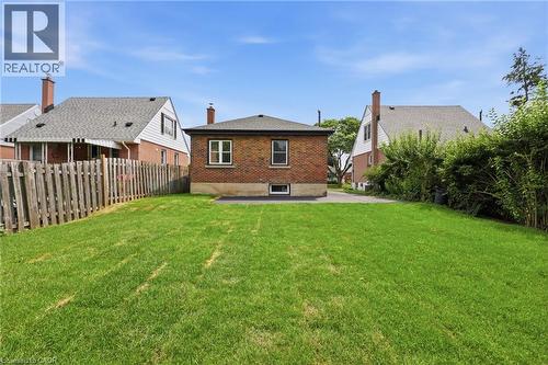 Expansive grassy yard with a wooden privacy fence and mature perimeter landscaping - 156 East 36Th Street, Hamilton, ON - Outdoor