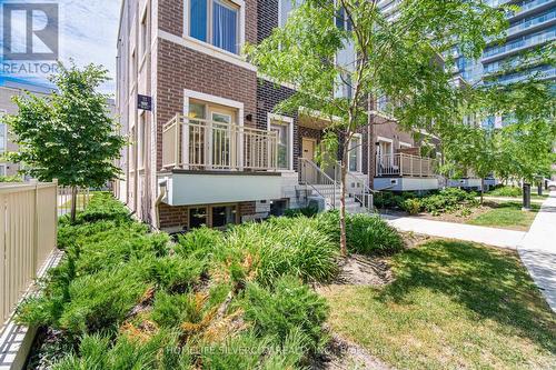 13 - 11 HONEYCRISP CRESCENT  Vaughan, ON L4K 0N6