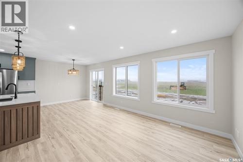 286 Froese Crescent, Warman, SK - Indoor Photo Showing Kitchen