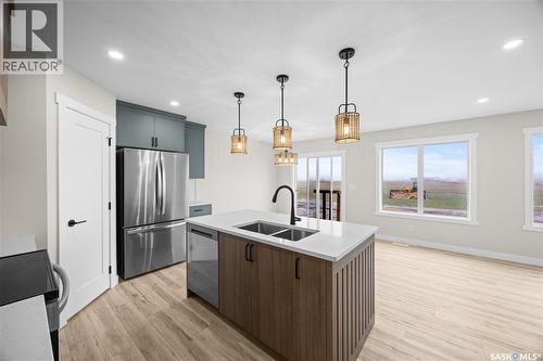 286 Froese Crescent, Warman, SK - Indoor Photo Showing Kitchen With Stainless Steel Kitchen With Double Sink With Upgraded Kitchen