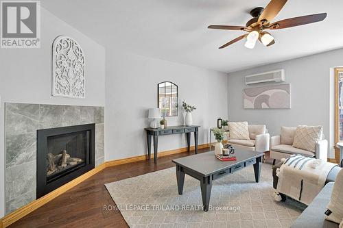 46 Rosebery Place, St. Thomas, ON - Indoor Photo Showing Living Room With Fireplace