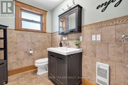 46 Rosebery Place, St. Thomas, ON - Indoor Photo Showing Bathroom