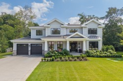 3 Rue Cambridge  Baie-D'Urfé, QC H9X 2V3