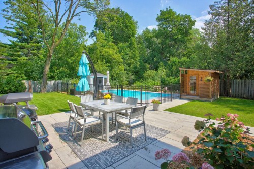 Cour - 3 Rue Cambridge, Baie-D'Urfé, QC - Outdoor With In Ground Pool