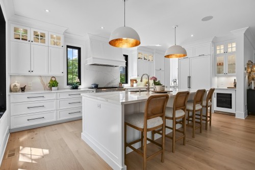 Cuisine - 3 Rue Cambridge, Baie-D'Urfé, QC - Indoor Photo Showing Kitchen With Upgraded Kitchen