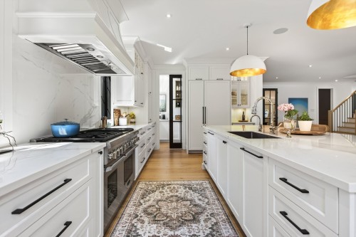 Cuisine - 3 Rue Cambridge, Baie-D'Urfé, QC - Indoor Photo Showing Kitchen With Upgraded Kitchen