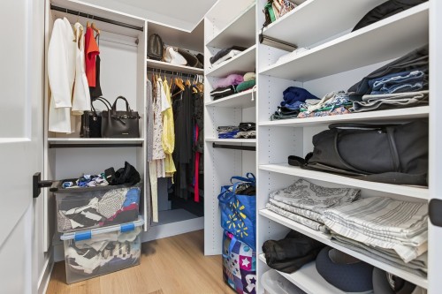 Penderie (Walk-in) - 3 Rue Cambridge, Baie-D'Urfé, QC - Indoor With Storage