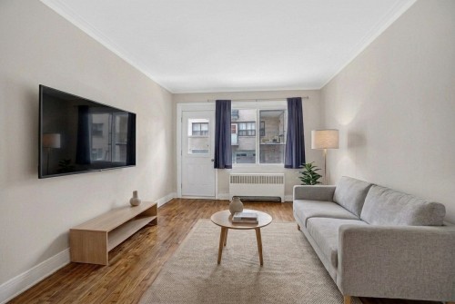 Living Room - 11-4455 Av. Dupuis, Montréal (Côte-Des-Neiges/Notre-Dame-De-Grâce), QC - Indoor Photo Showing Living Room