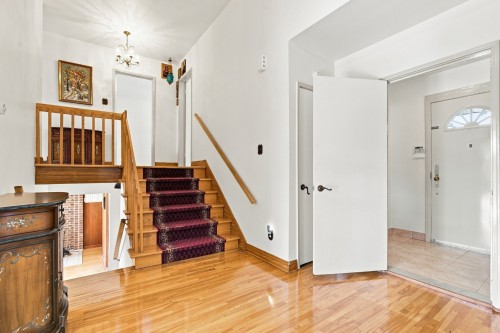 Hall d'entrée/Vestibule - 368 100E Avenue, Laval (Chomedey), QC - Indoor Photo Showing Other Room With Fireplace