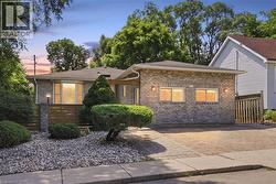 24 HILL Street  Hamilton, ON L8P 1W7