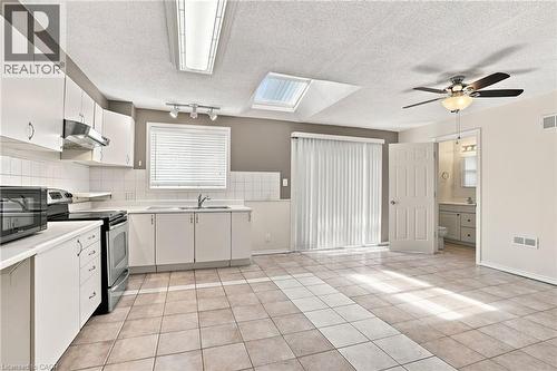 24 Hill Street, Hamilton, ON - Indoor Photo Showing Kitchen