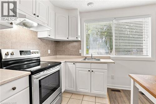24 Hill Street, Hamilton, ON - Indoor Photo Showing Kitchen