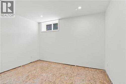 24 Hill Street, Hamilton, ON - Indoor Photo Showing Other Room