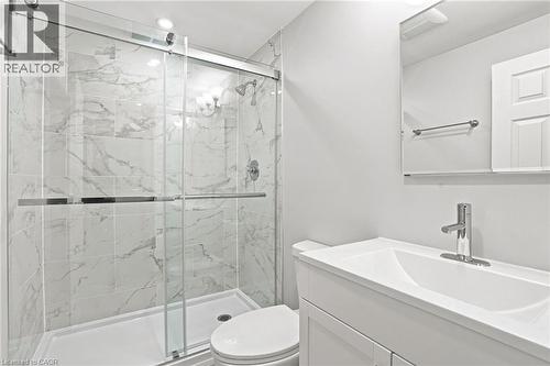 24 Hill Street, Hamilton, ON - Indoor Photo Showing Bathroom