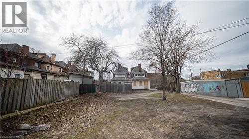 116-120 Barnesdale Avenue N, Hamilton, ON - Outdoor
