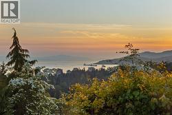 982 BRAESIDE STREET  West Vancouver, BC V7T 2K8