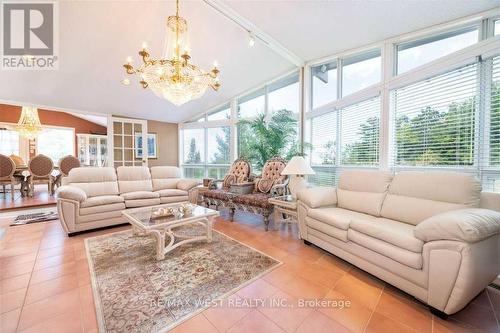 29 Milton Street, Tiny, ON - Indoor Photo Showing Living Room